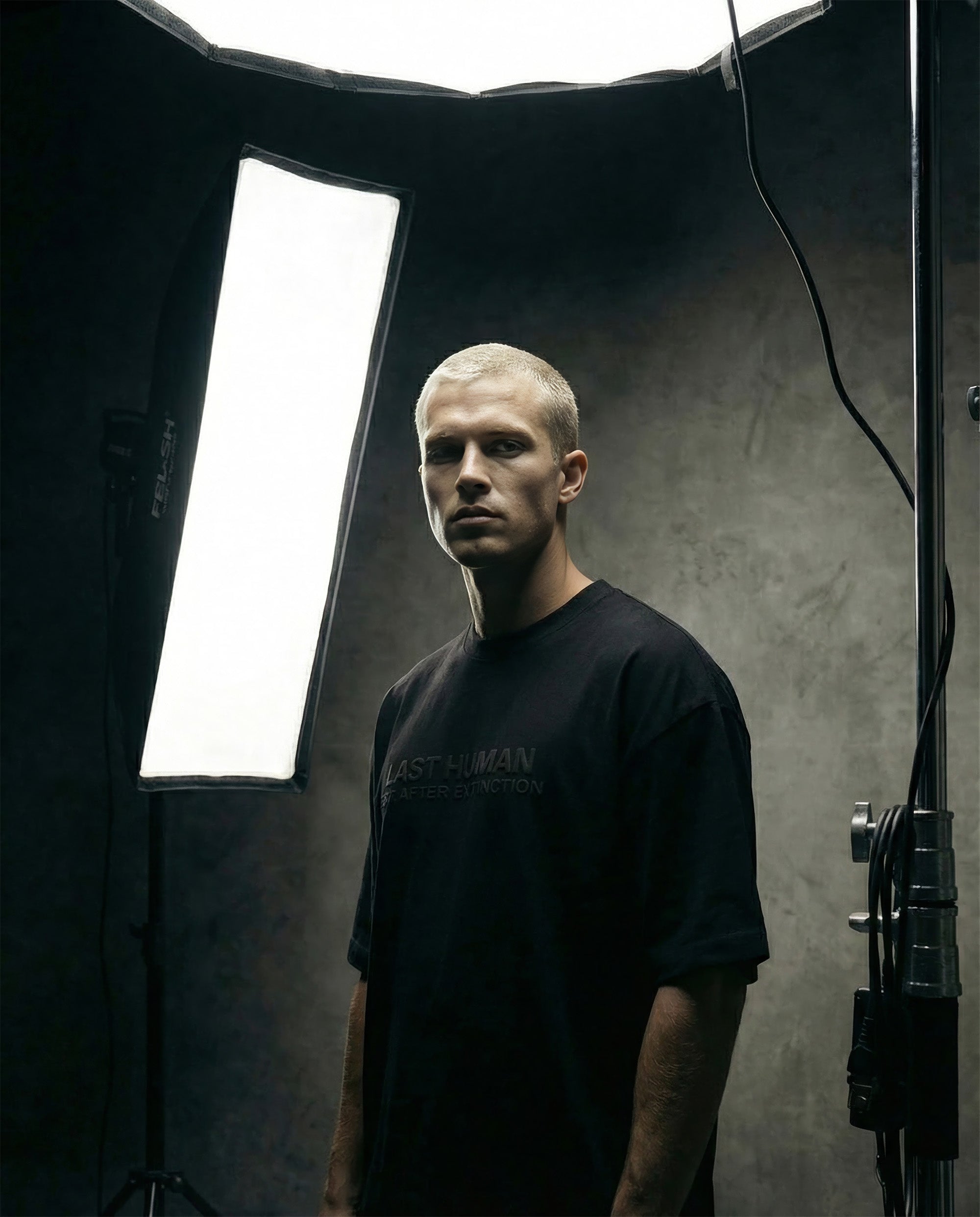 LAST HUMAN ORIGINALS  — OVERSIZED T-SHIRT